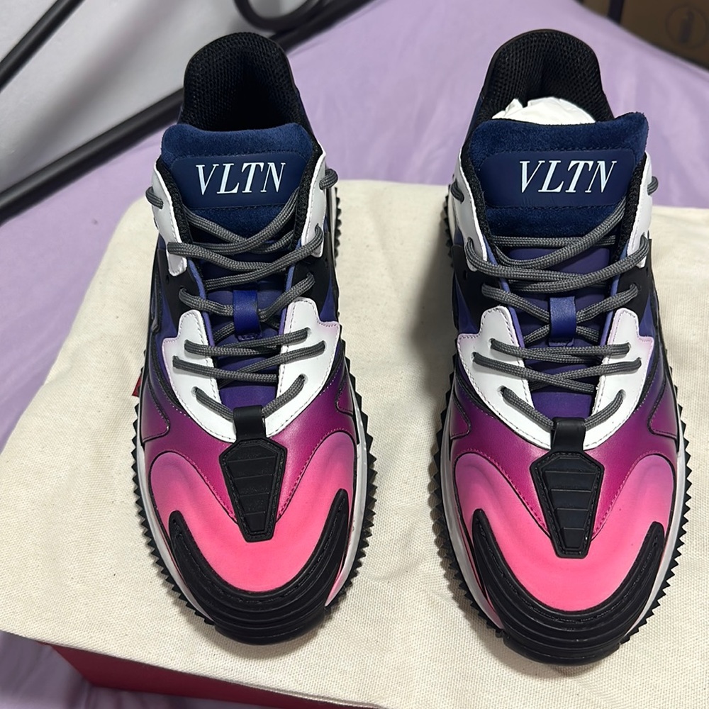 Authentic Valentino Garavani wade runner sneakers